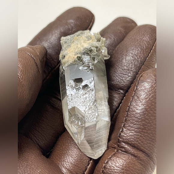 Lemurian Quartz with inclusions - Picture 7 of 14